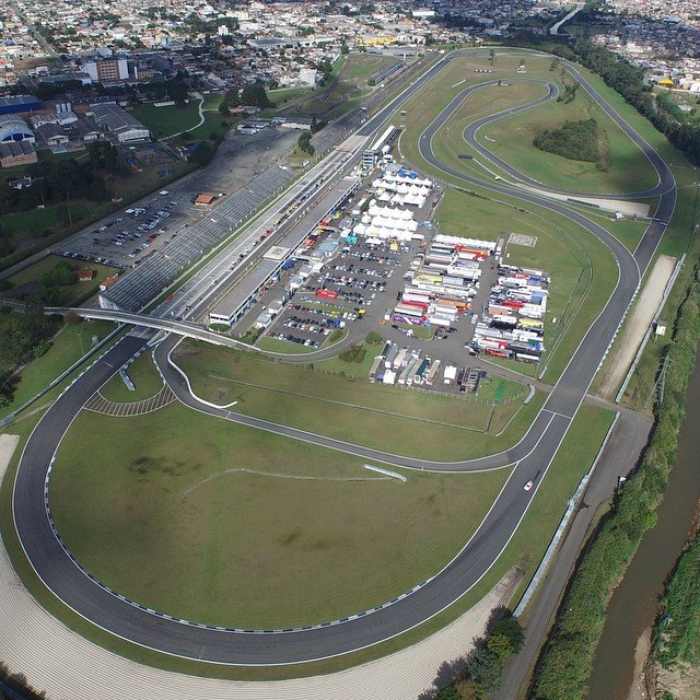 Curitiba Racing  Automóveis e automobilismo em Curitiba: O dia que o  Autódromo de Curitiba teve duas corridas no sentido inverso da pista